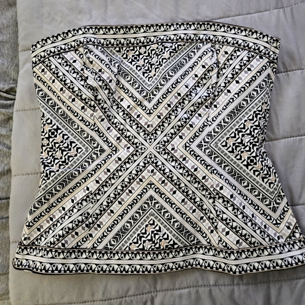 White House Black Market Black and White Geometric Strapless Top Size 2